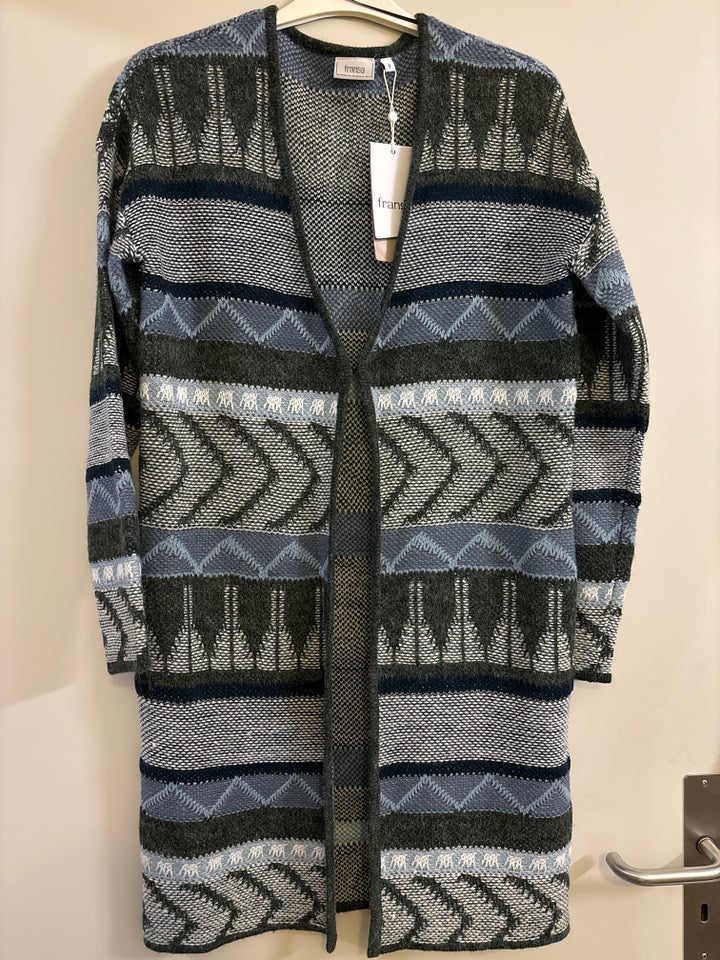 Cardigan, Fransa, str. 40