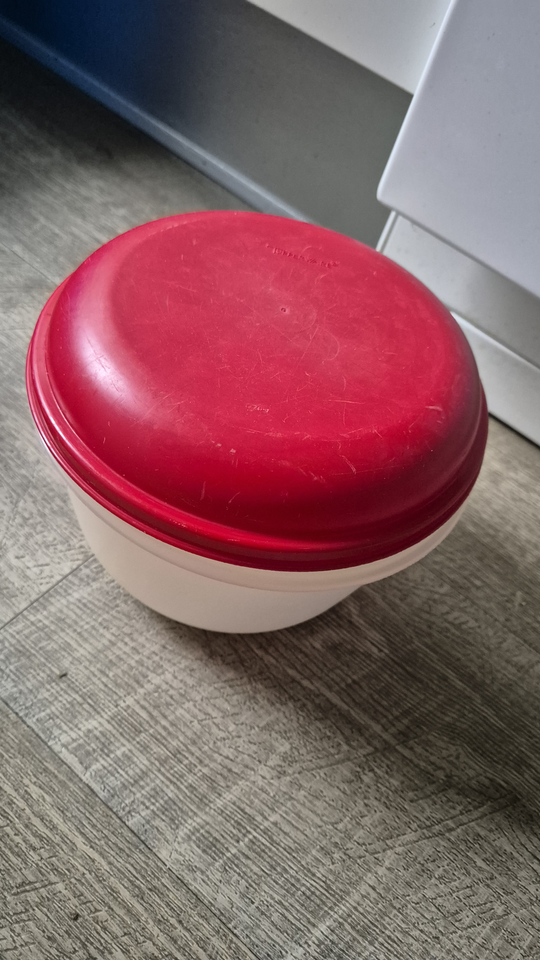 Tupperware bøtter, Tupperware