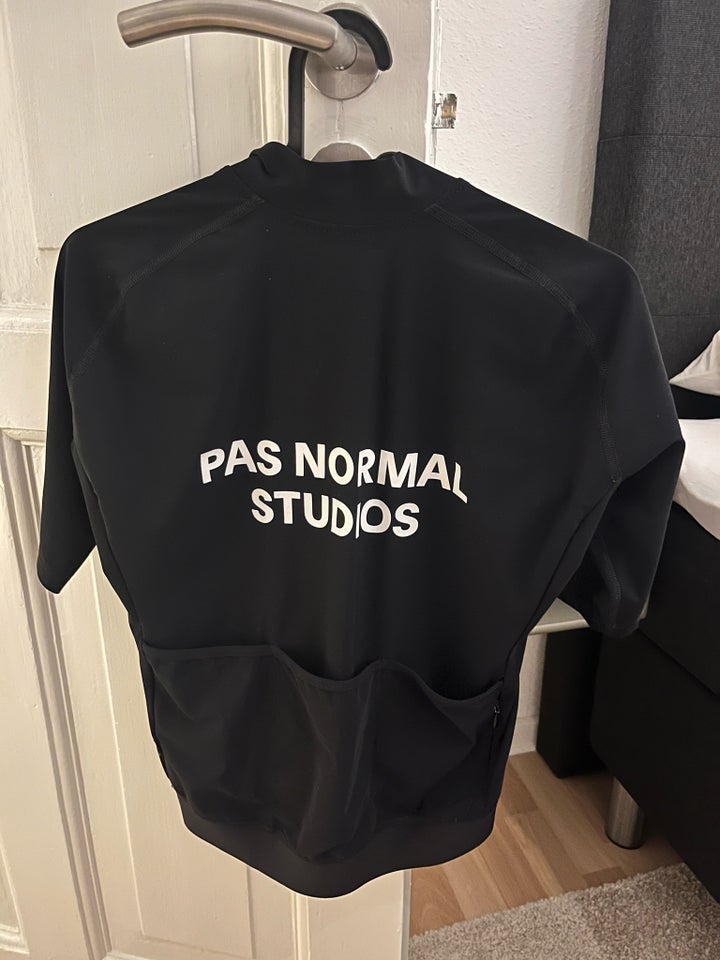 Cykeltøj, Pas Normal Studios