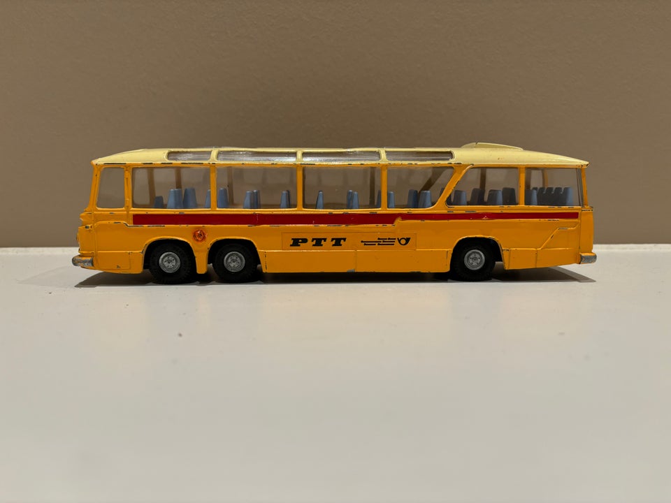 Modelbus, Dinky Supertoys Vega