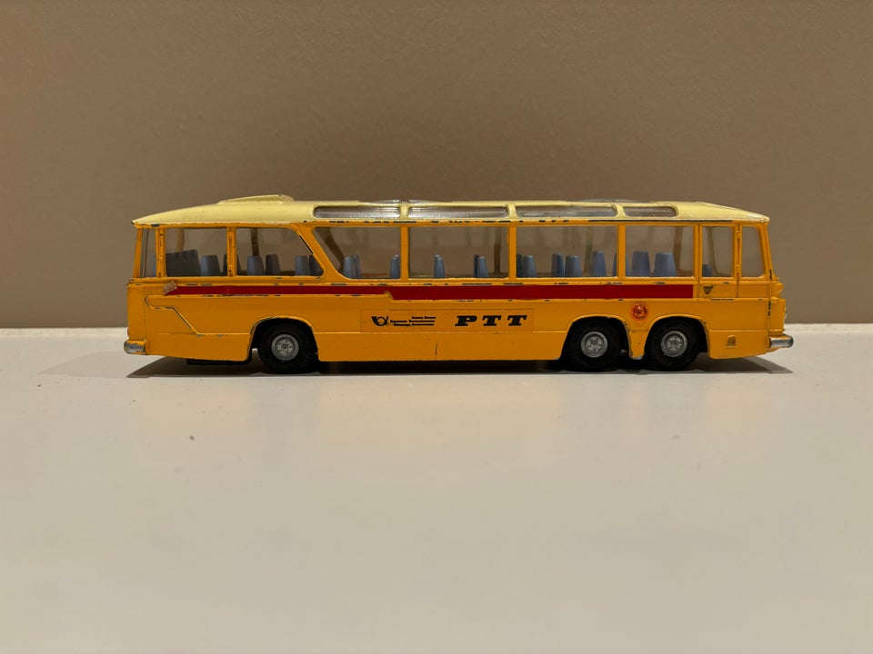 Modelbus, Dinky Supertoys Vega