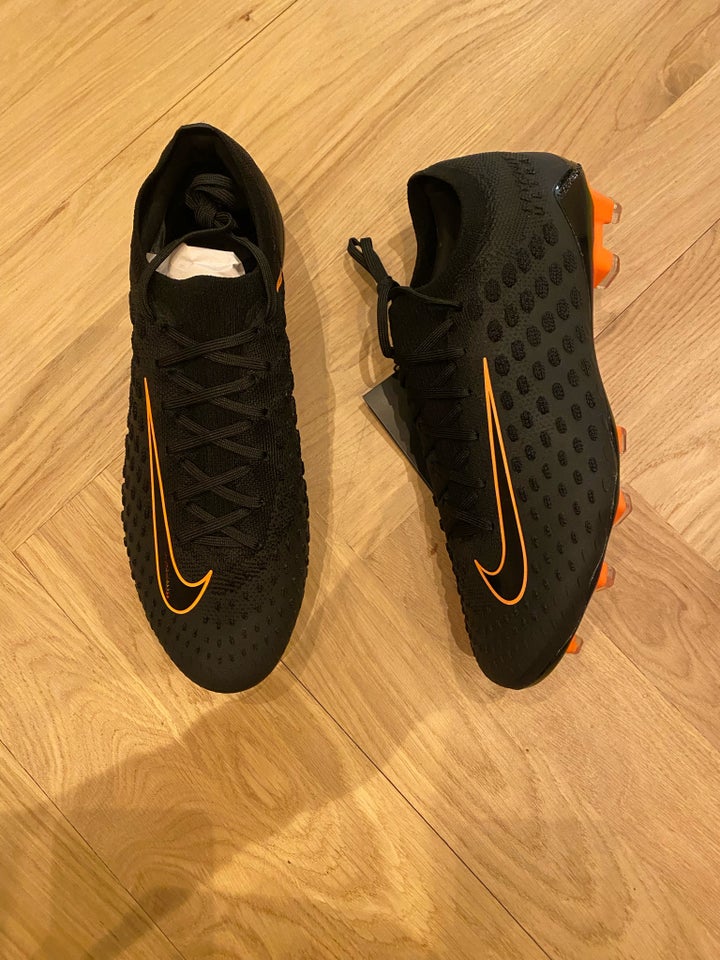 Fodboldstøvler, Nike Phantom