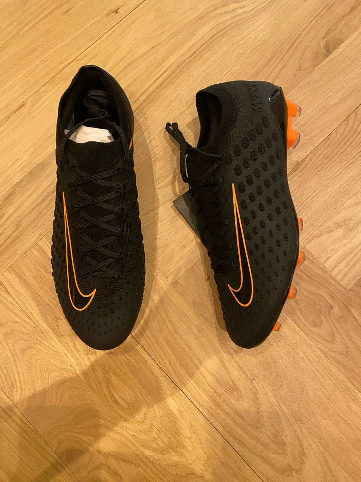 Fodboldstøvler, Nike Phantom