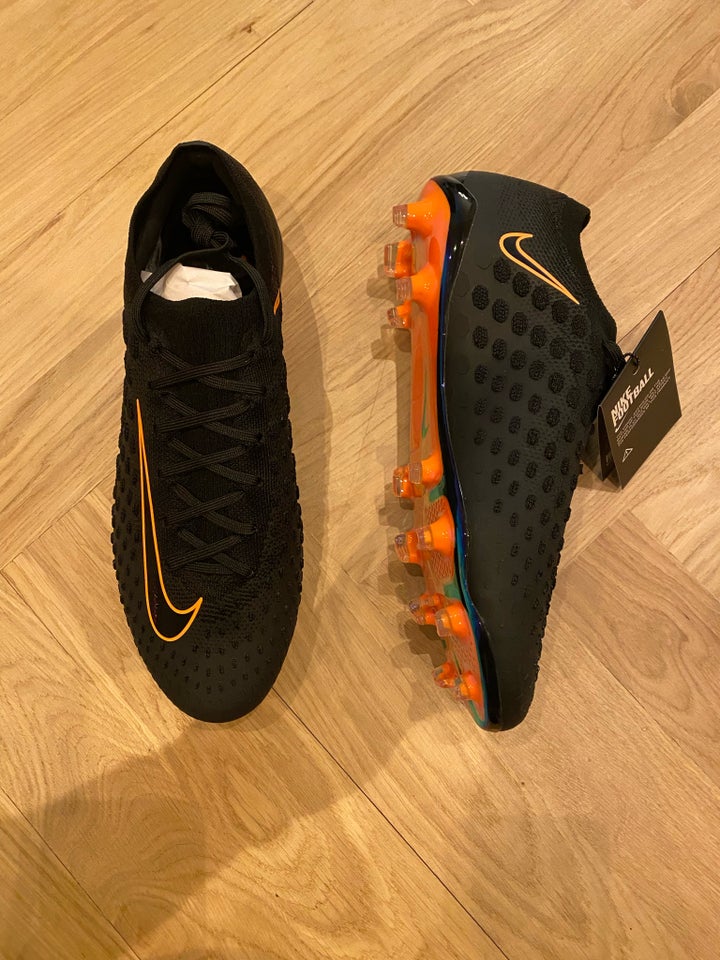 Fodboldstøvler, Nike Phantom