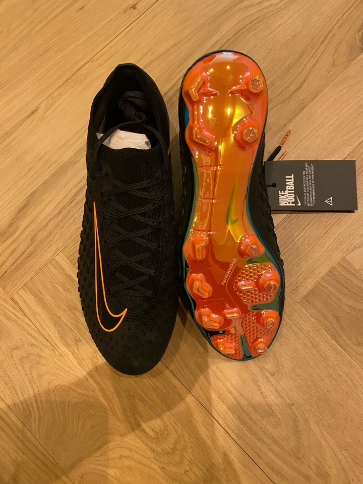 Fodboldstøvler, Nike Phantom