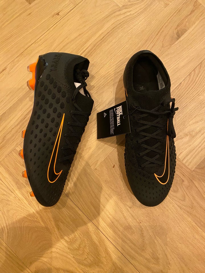 Fodboldstøvler, Nike Phantom