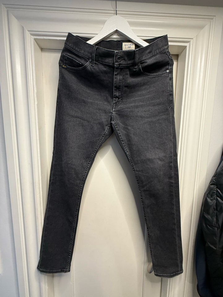 Jeans, Tiger Of Sweden , str. 32