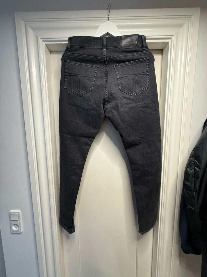 Jeans, Tiger Of Sweden , str. 32