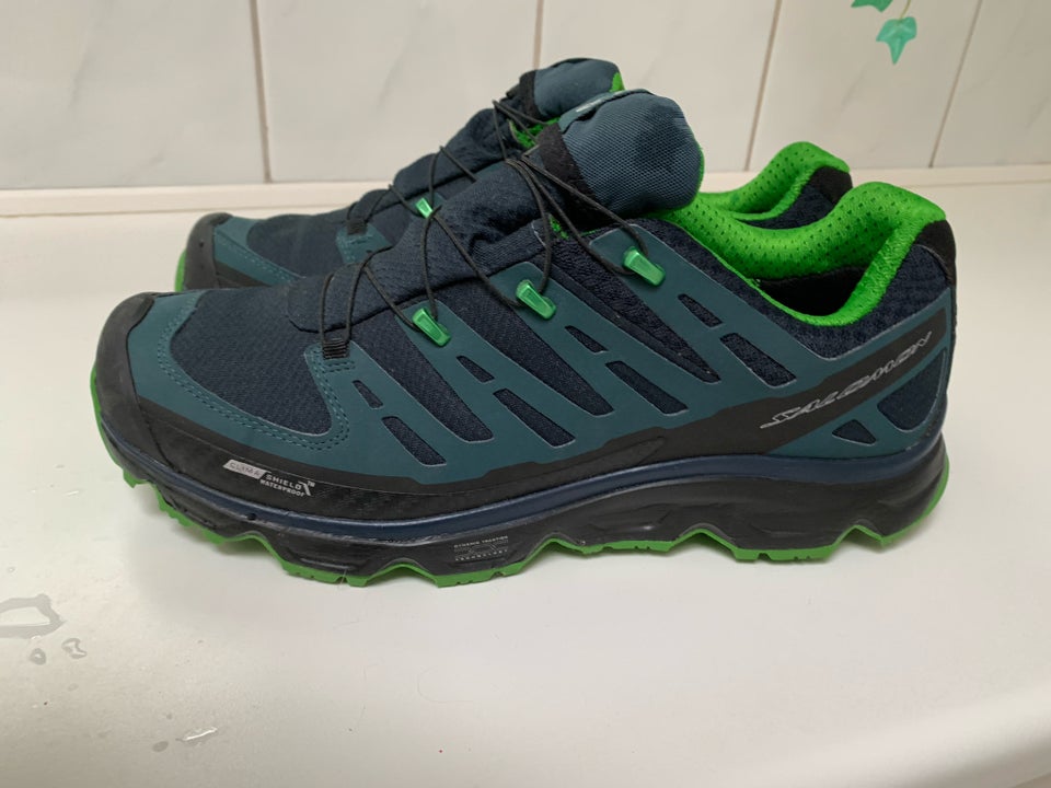 Sneakers, Salomon synapse , str.