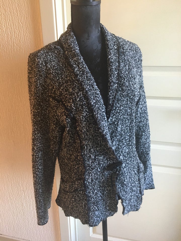 Cardigan, Signature, str. 40