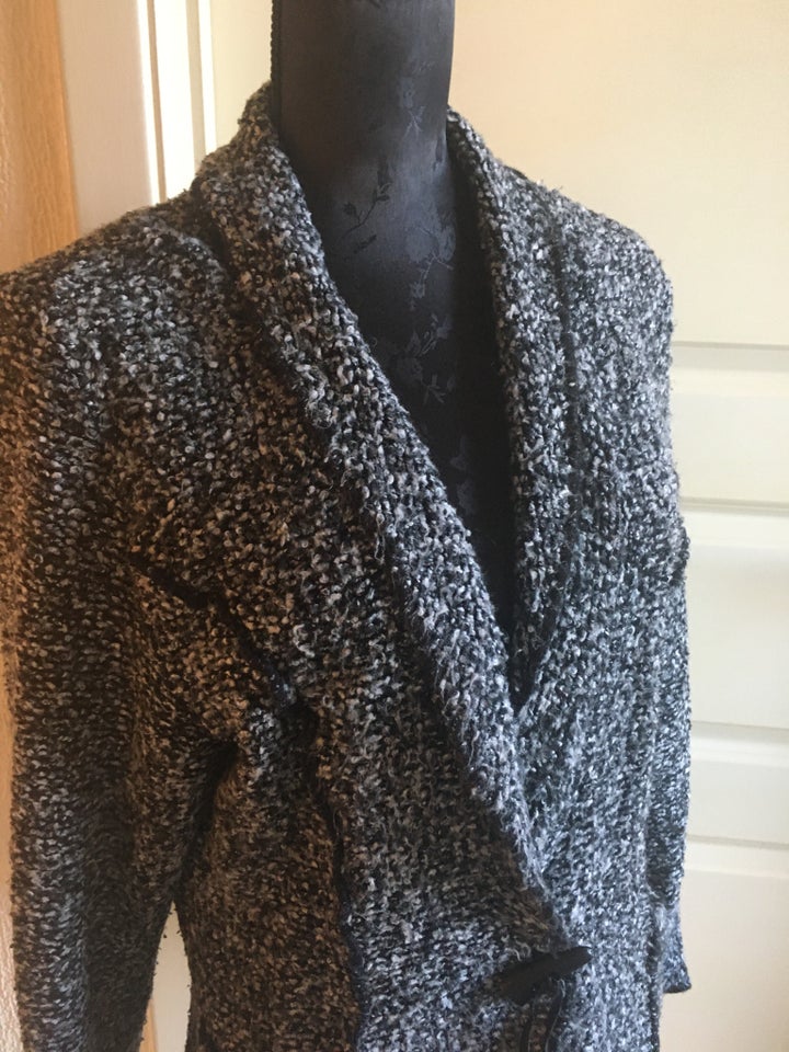 Cardigan, Signature, str. 40