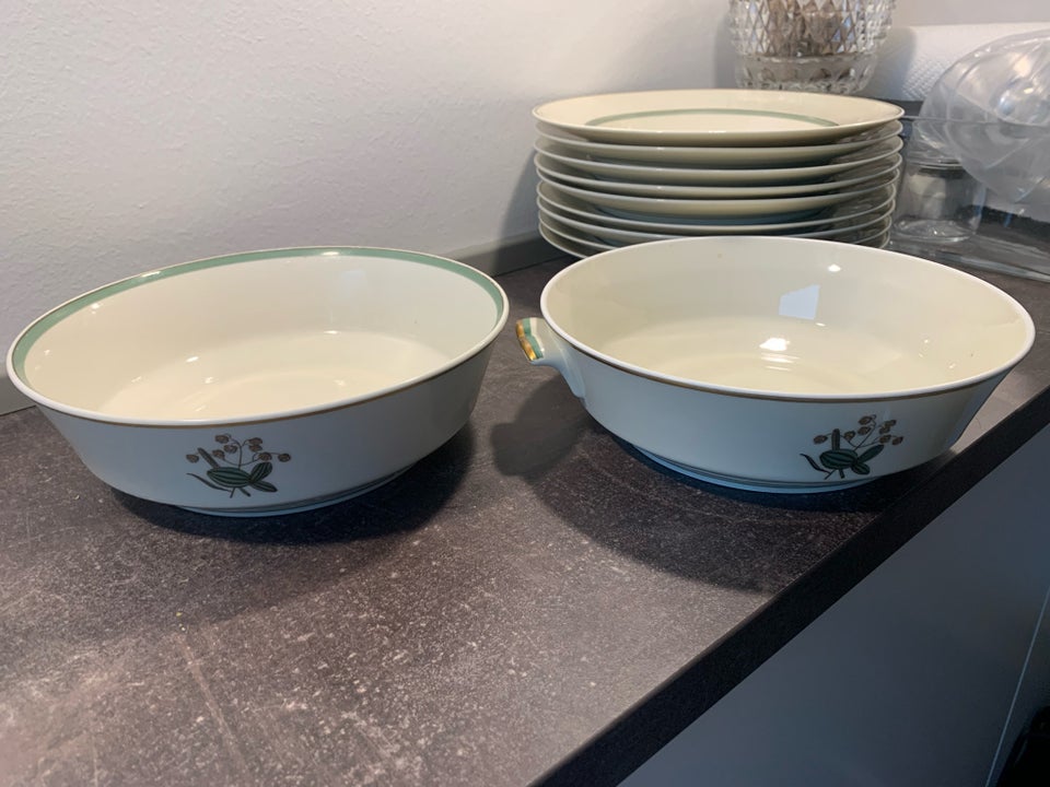 Porcelæn, Tallerkener og 2 skåle ,