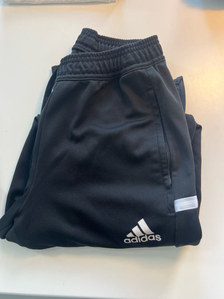 Blandet tøj, Adidas,Carhartt,