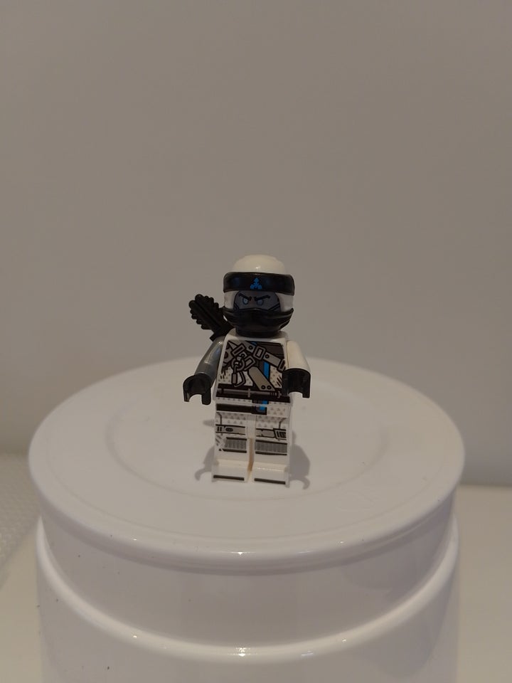 Lego Ninjago, Zane minifigur