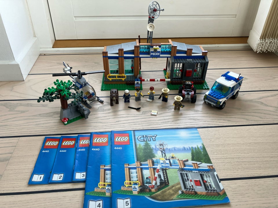 Lego City, 8 politi sæt