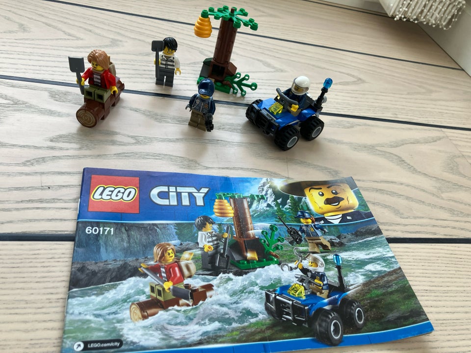 Lego City, 8 politi sæt