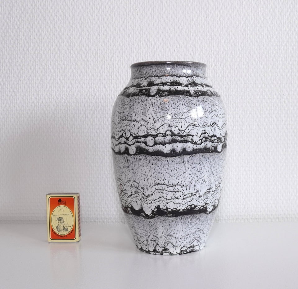 Hvid og sort vintage vase i keramik