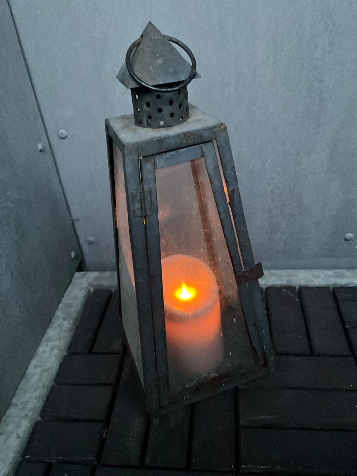 Lille StormlampE, “Hergestellt in