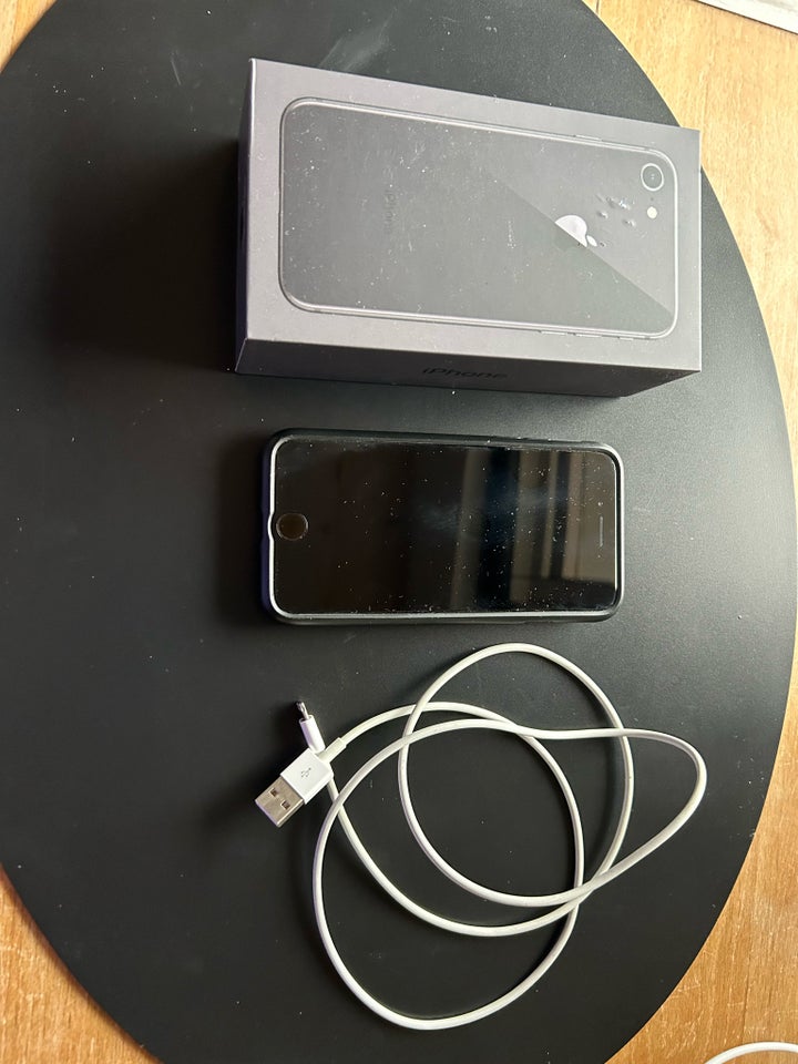 iPhone 8, 64 GB, sort