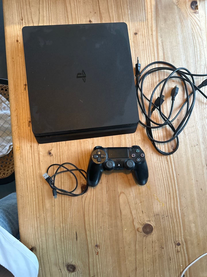 Playstation 4, God