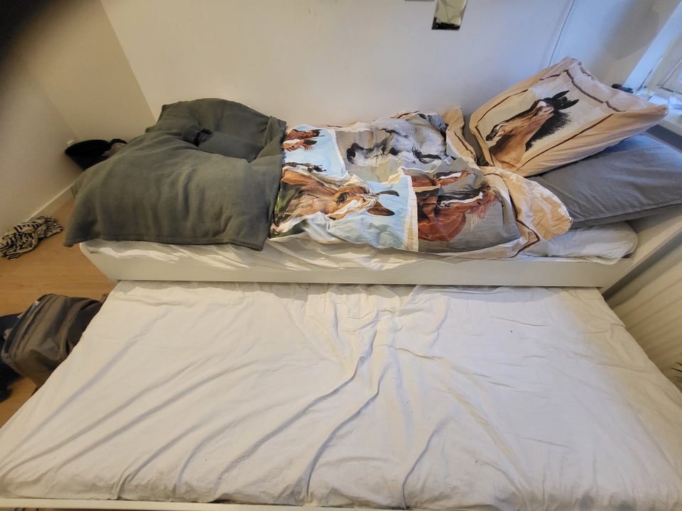 Enkeltseng, IKEA, b: 90 l: 200 h: 65