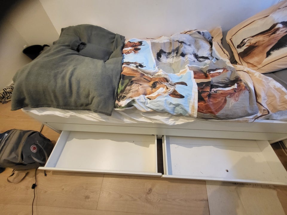 Enkeltseng, IKEA, b: 90 l: 200 h: 65