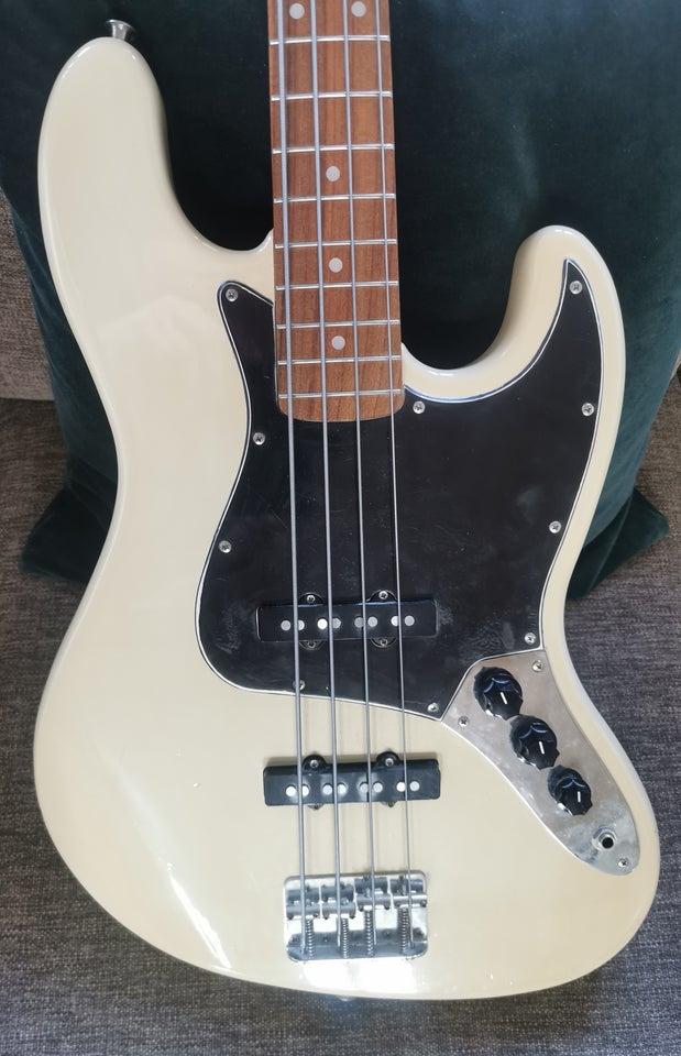 Bas, Tokai Jazz bass