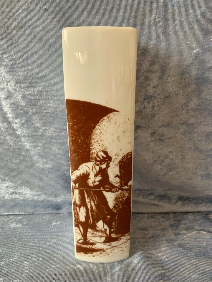 Porcelæn FIRKANTET VASE