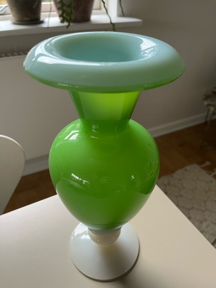 Større vase i opaline Vintage