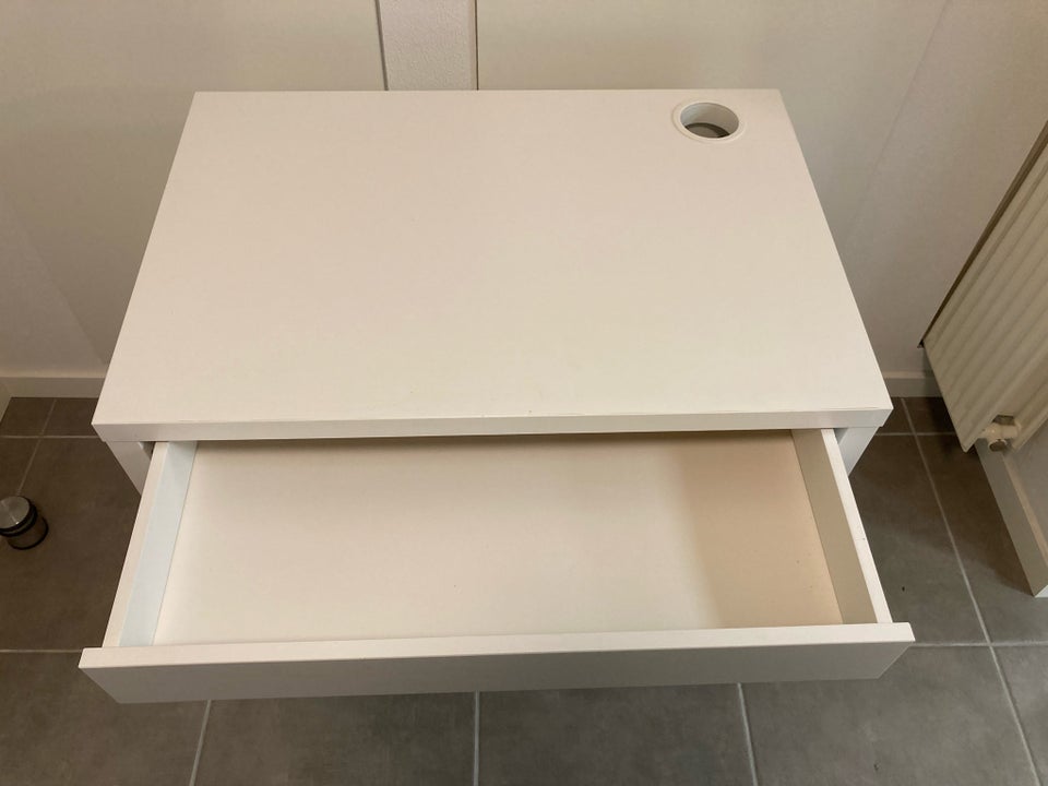 Skrivebord, MICKE fra Ikea, b: 73 d: