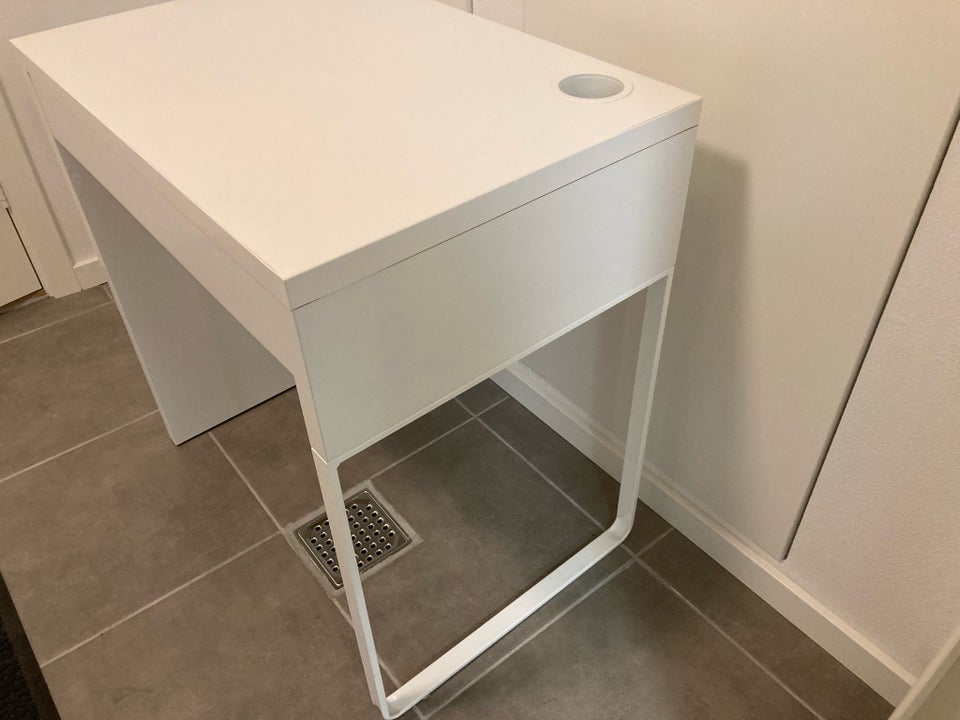 Skrivebord, MICKE fra Ikea, b: 73 d: