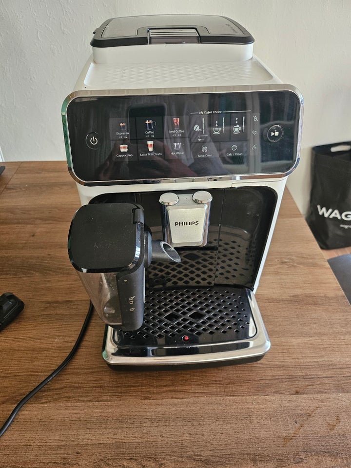 Fuldautomatisk kaffemaskine med