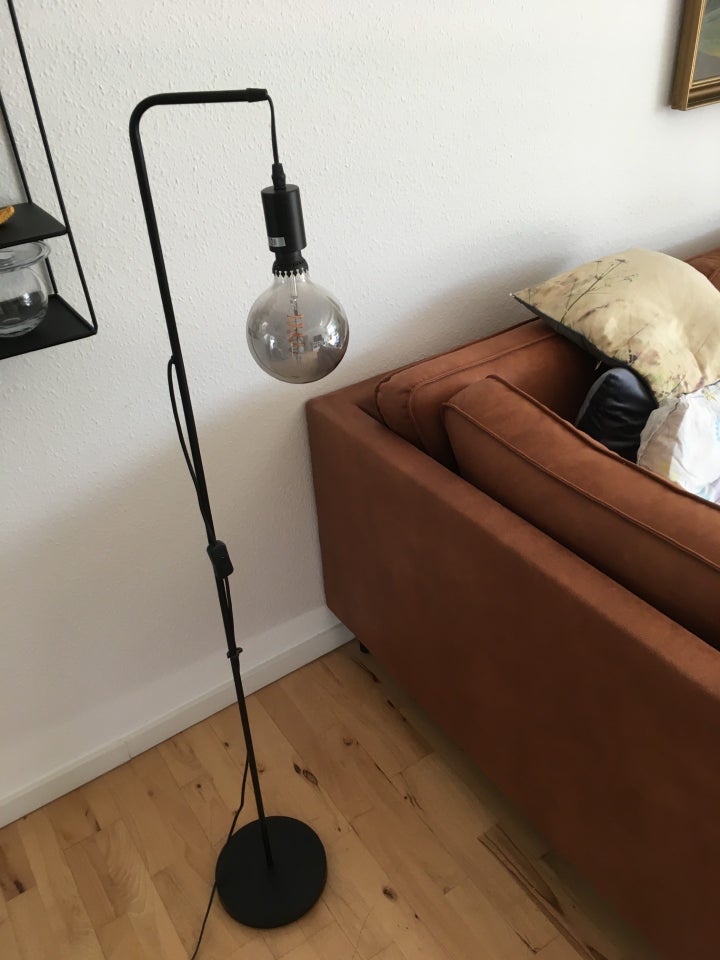 Gulvlampe, Ukendt