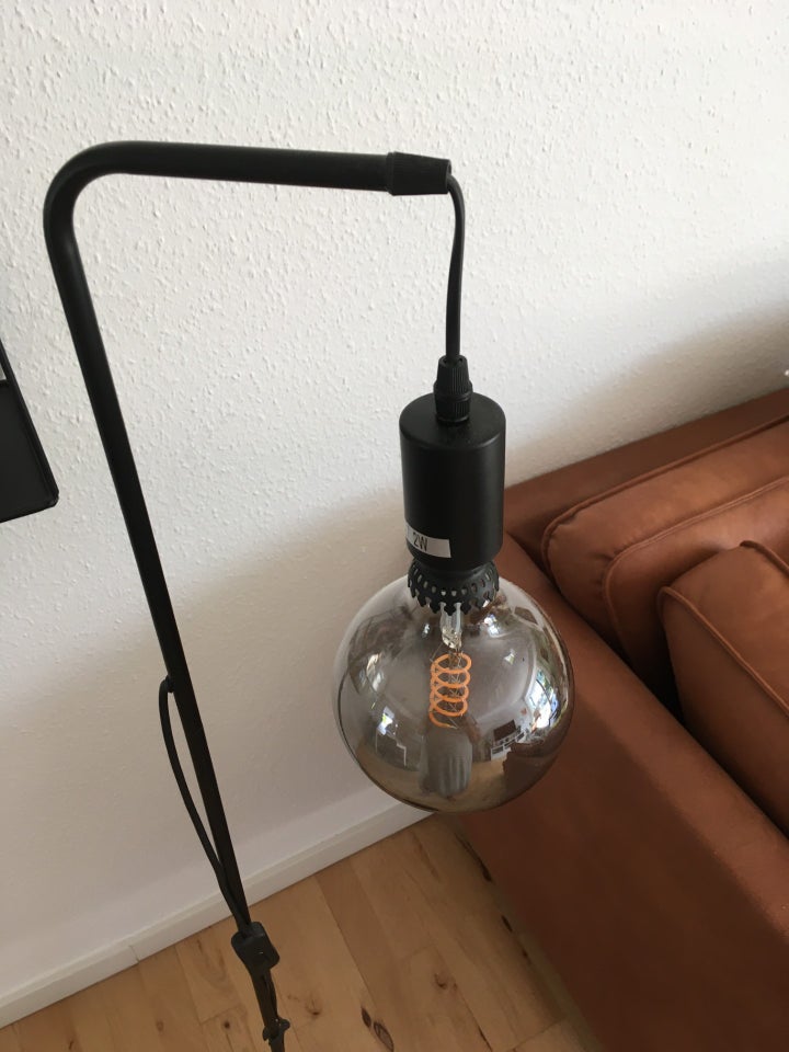 Gulvlampe, Ukendt