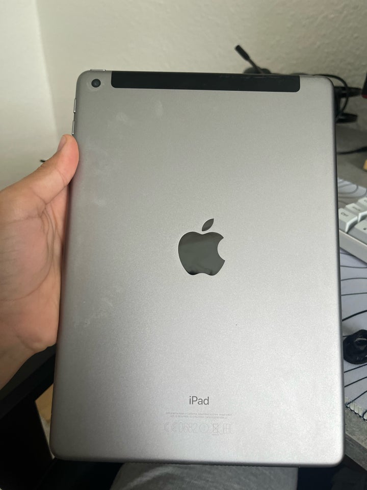 iPad 6 64 GB sort