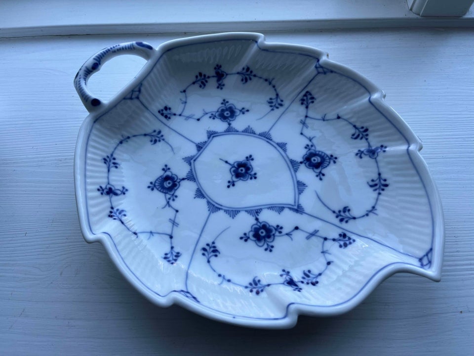 Porcelæn, Fad Bladformet Nr. 145,