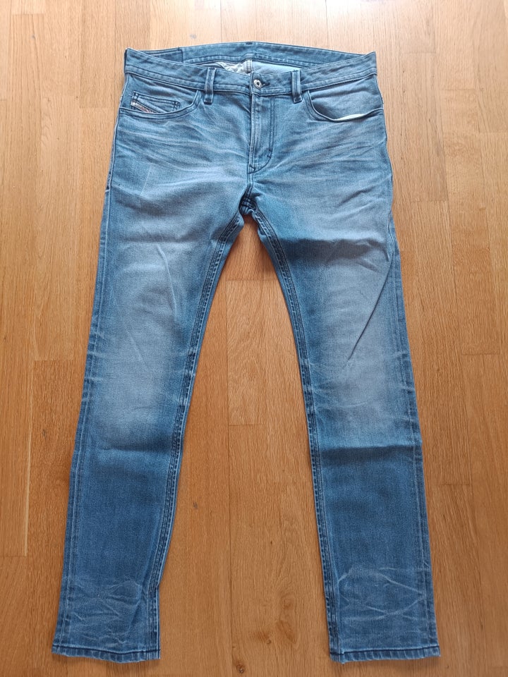 Jeans, Diesel, str. 32