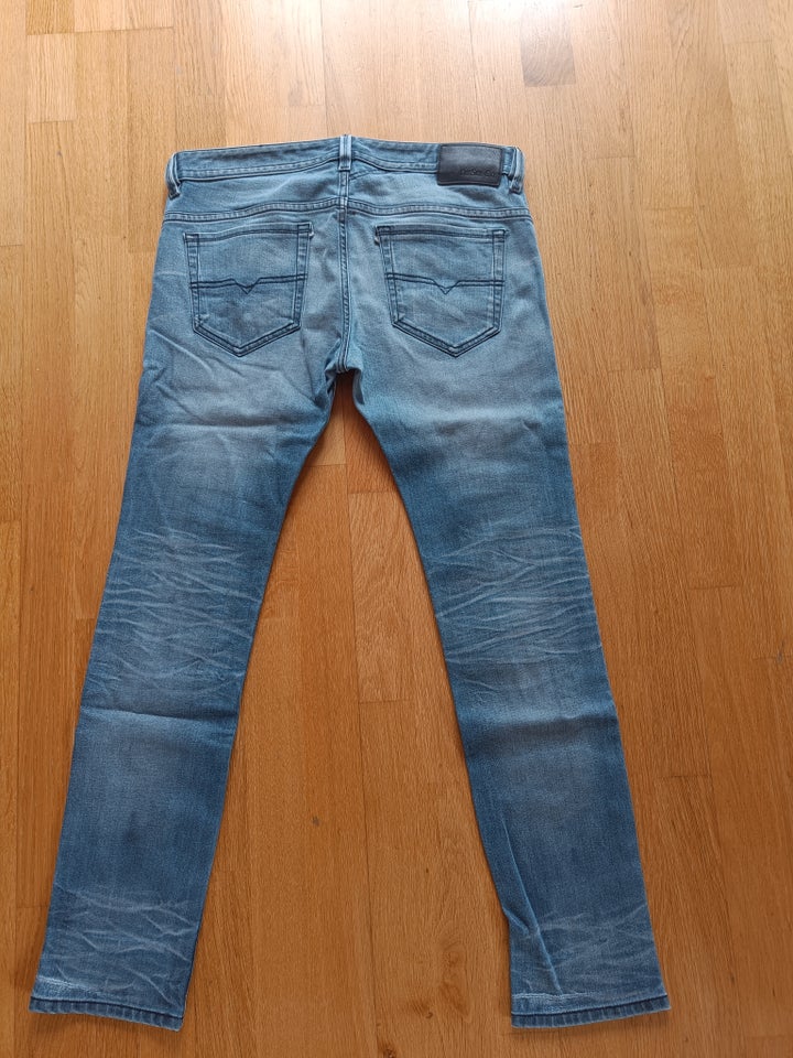 Jeans, Diesel, str. 32