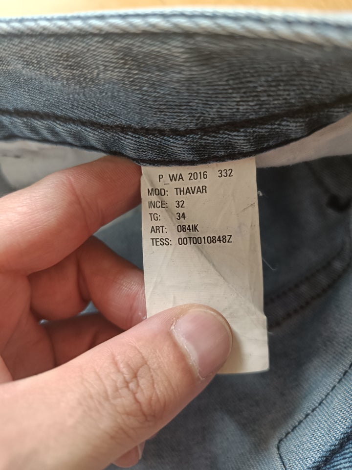 Jeans, Diesel, str. 32