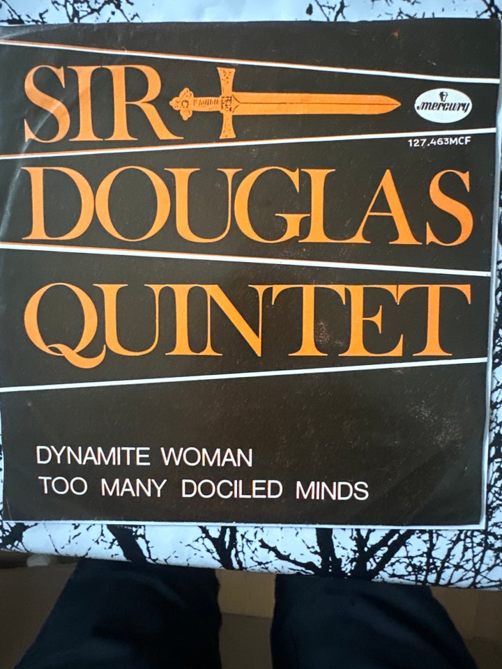 Single, Sir Douglas quintets