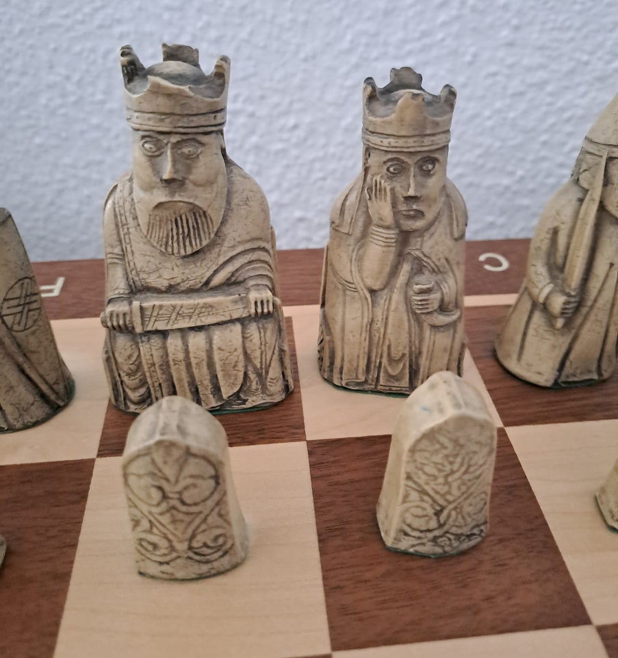 Lewis chessmen, Strategi - skak,