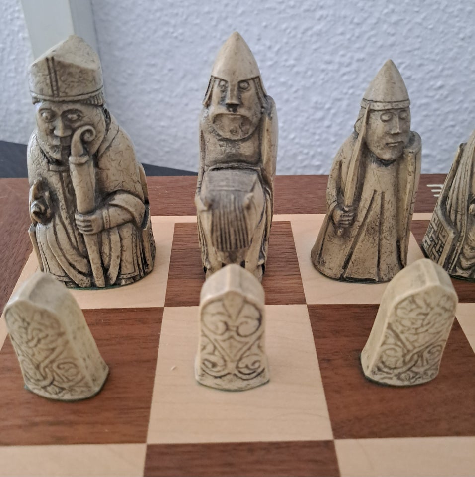 Lewis chessmen, Strategi - skak,