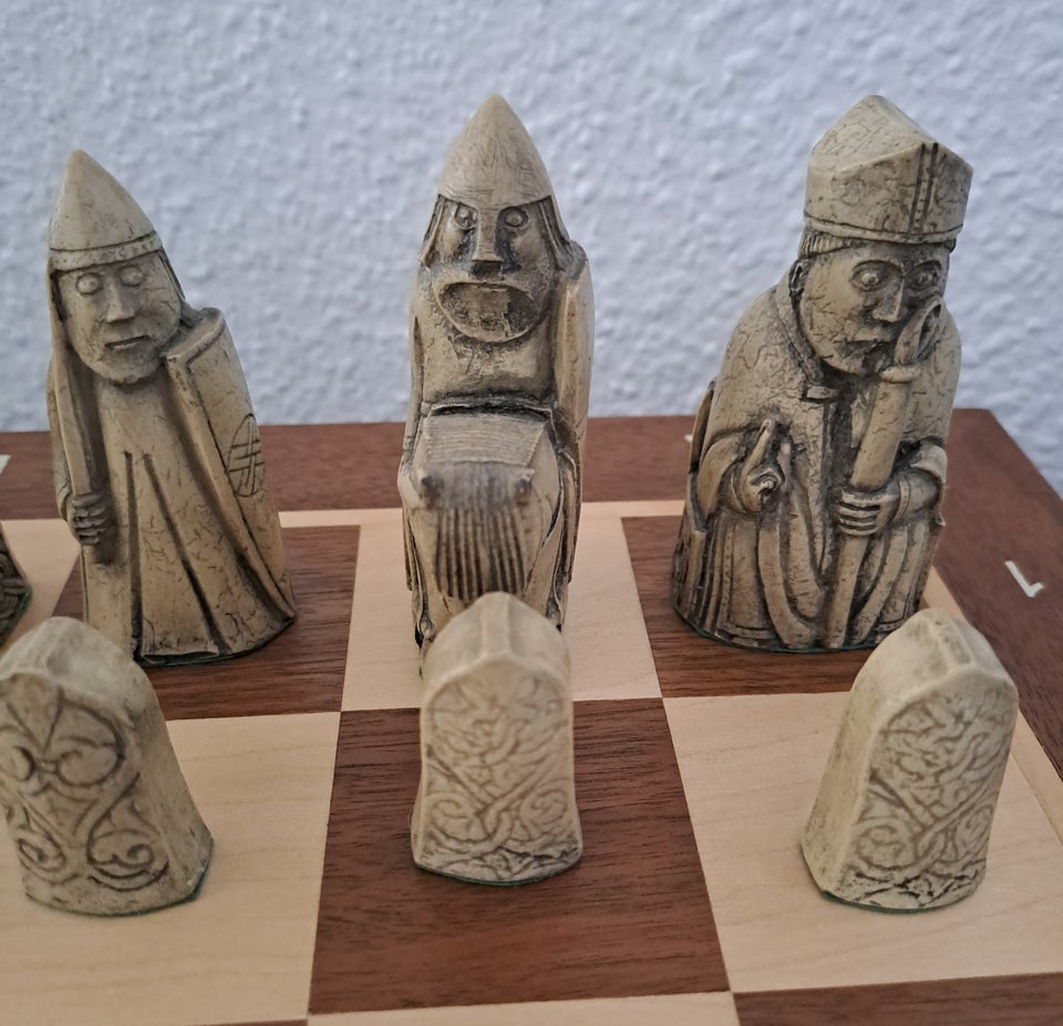 Lewis chessmen, Strategi - skak,