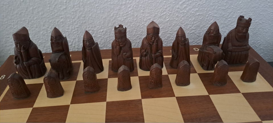 Lewis chessmen, Strategi - skak,