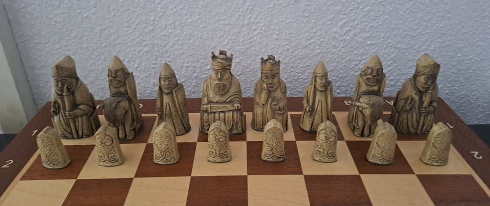 Lewis chessmen, Strategi - skak,