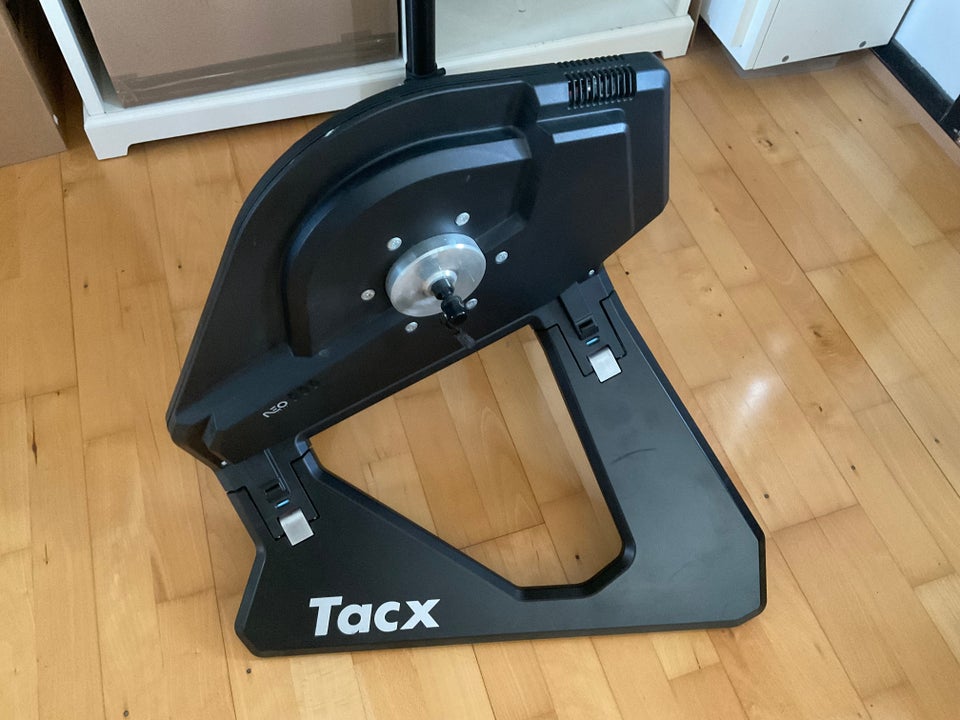 Hometrainer, Tacx Neo 1