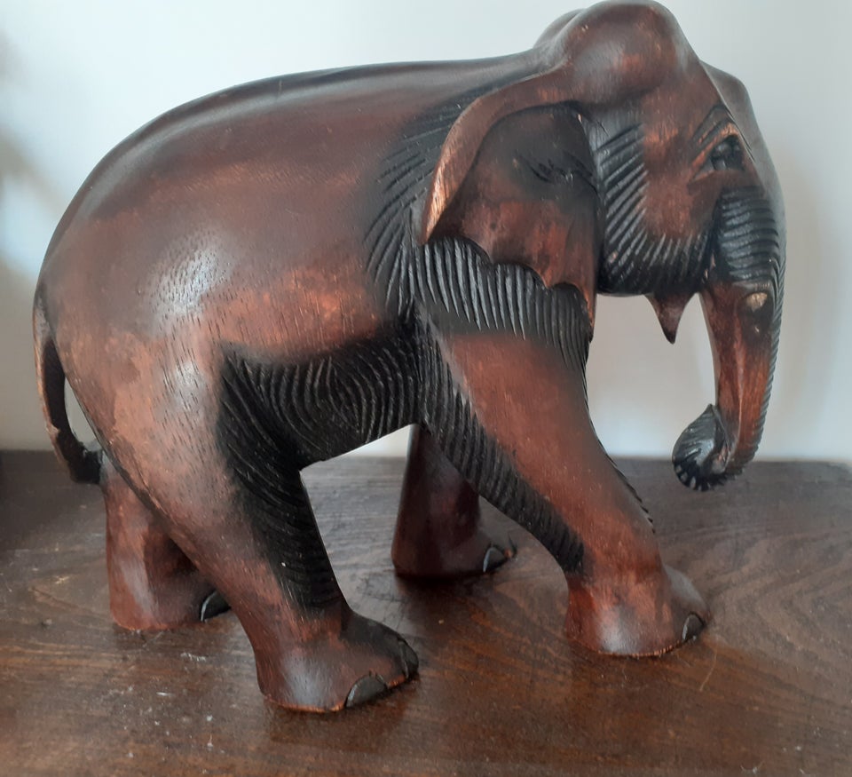 håndskåret træ-elefant ukendt