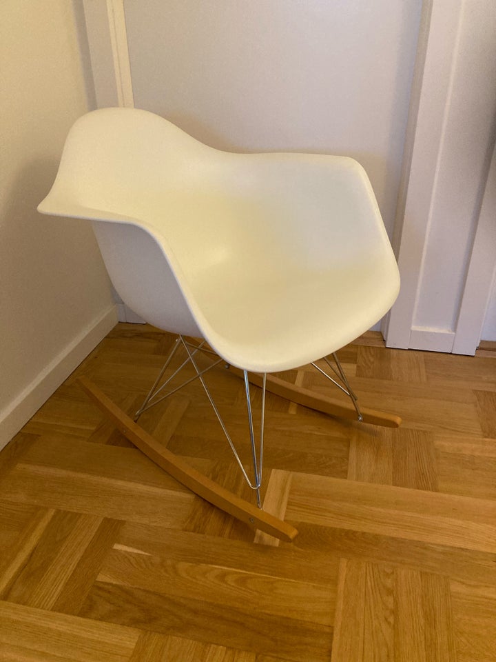 Eames, Plastic armchair (RAR)