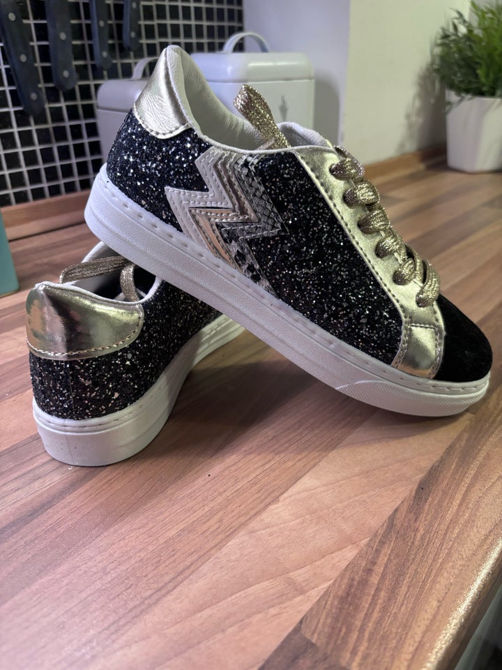 Sneakers, str. 39, Sort og guld