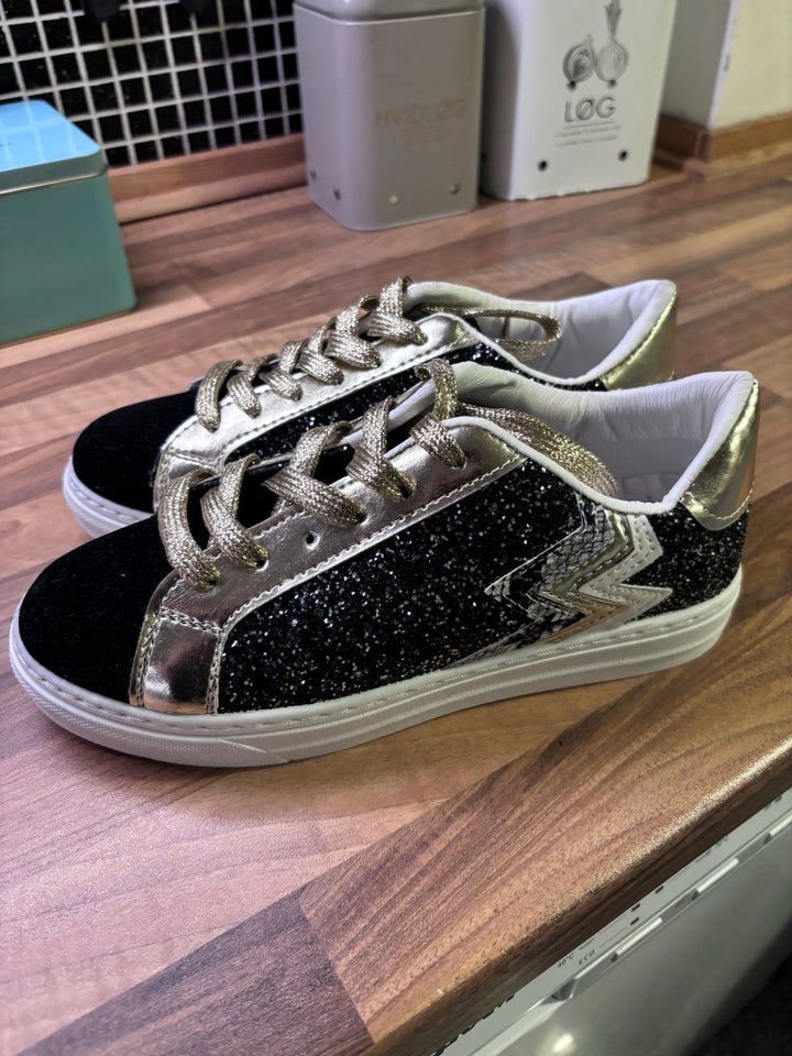 Sneakers, str. 39, Sort og guld